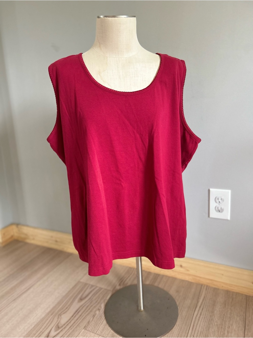 Gitano Sleeveless Scoop Tank Top - Raspberry Pink